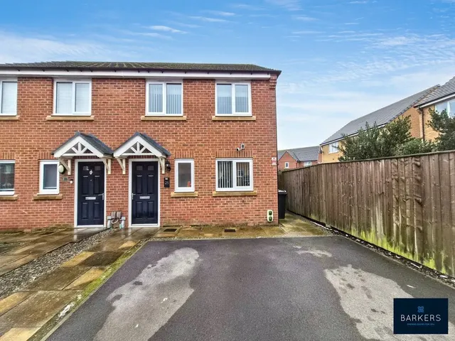 Denham Drive, Bradford BD6 3FH, photo 1