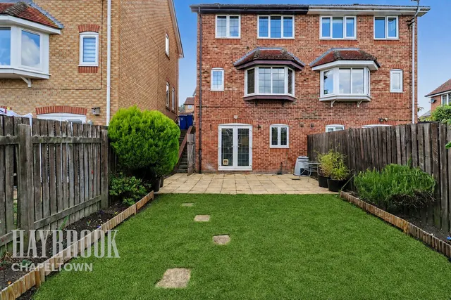 Ironstone Drive, Chapeltown, photo 2