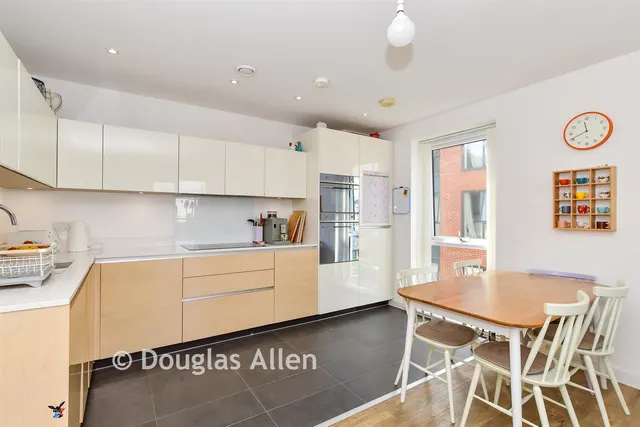 Safflower Lane, Harold Wood, RM3, photo 3