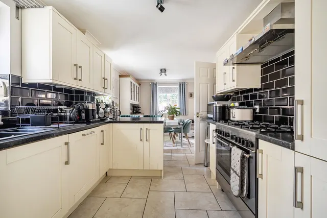 Nightingale Grove, Shepton Mallet, BA4, photo 3