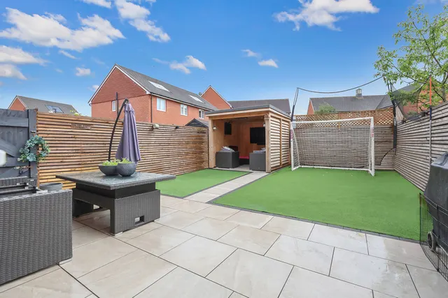 Peach Road, Horley, RH6, photo 2