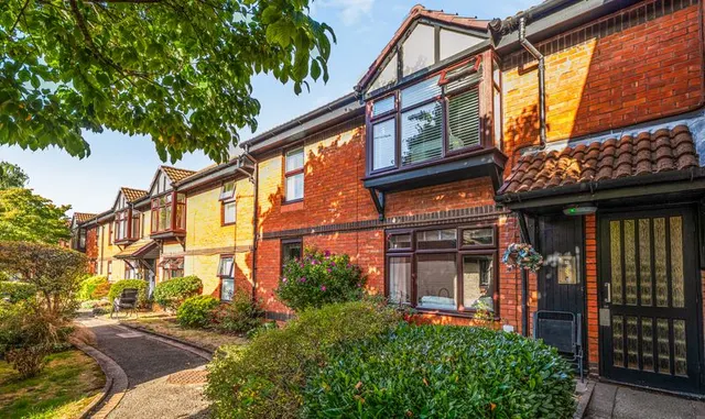 Prospect Place, Epsom, KT17, photo 1