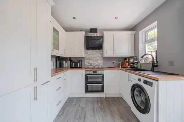 Selborne Gardens, Farnham, GU9, photo 3