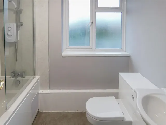 Jubilee Avenue, Rustington, photo 3