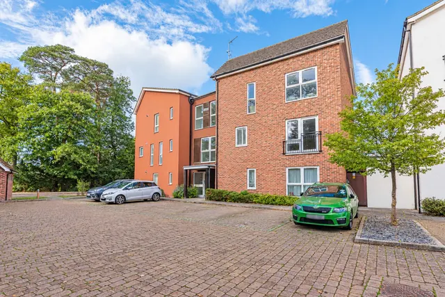 Austin Way, Bracknell, RG12, photo 1