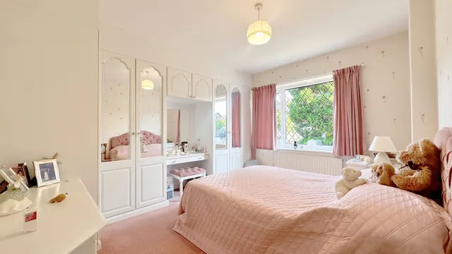 Milton Drive, Stockport, photo 3