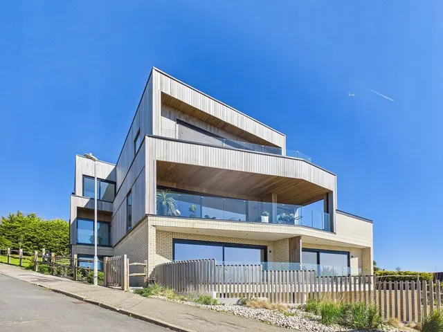 Photo 3 — Naildown Road, Hythe, Kent, CT21