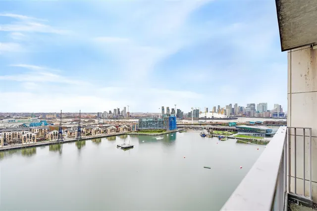 Western Gateway, Royal Victoria Dock, E16, photo 2