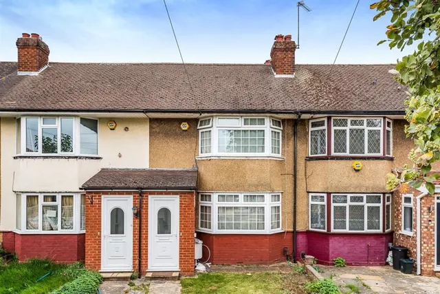 Royal Crescent, Ruislip, Middlesex, HA4 0PN, photo 1