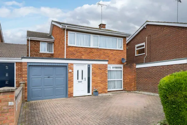 Baccara Grove, Bletchley, Milton Keynes, Buckinghamshire, MK2 3AS, photo 1