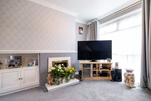 Photo 3 — Baccara Grove, Bletchley, Milton Keynes, Buckinghamshire, MK2 3AS