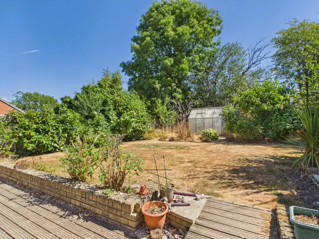 Photo 2 — Vine Tree Close, Tadley, RG26