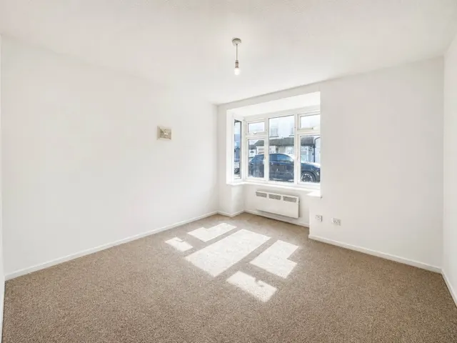 Photo 3 — Letchworth Road, Luton, LU3 2NU