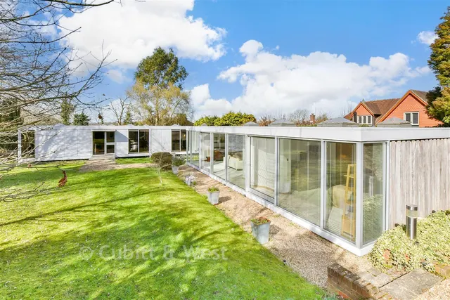 Epsom Road, Ashtead, KT21, photo 1