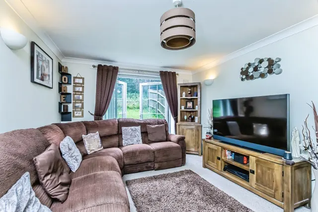 Stafford Rise, Caterham, Surrey, CR3, photo 1