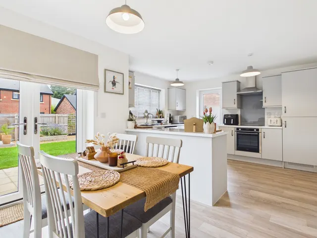Halifax Close, Higher Heath, photo 2