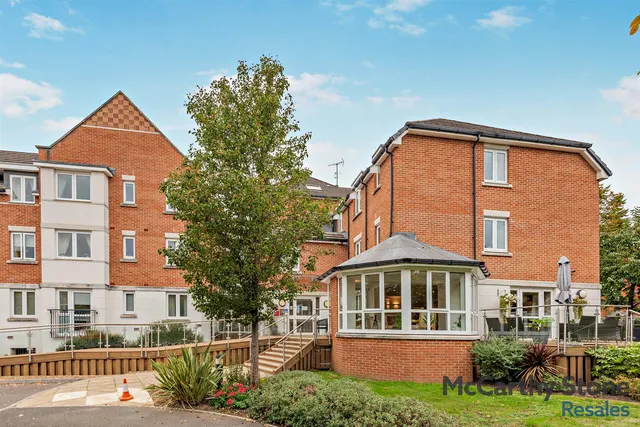 Abbotsmead Place, Caversham, RG4, photo 1