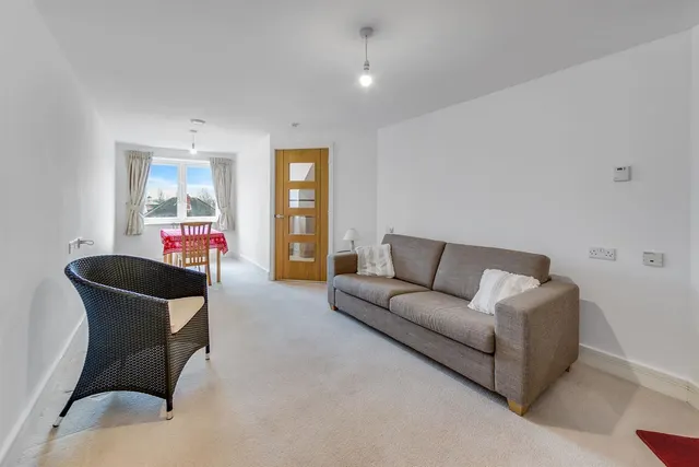 Abbotsmead Place, Caversham, RG4, photo 3