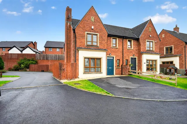 4 bedroom house, Brooke Hall Close, Belfast, BT8