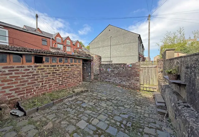 Farrar Road, Bangor, LL57, photo 3