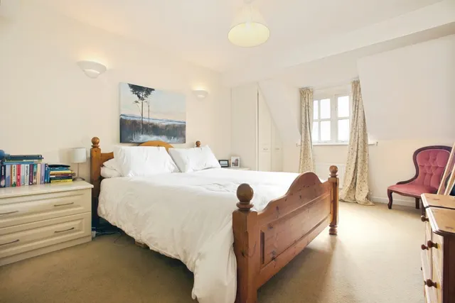 The Avenue, Winchester Hill, SO21, photo 3