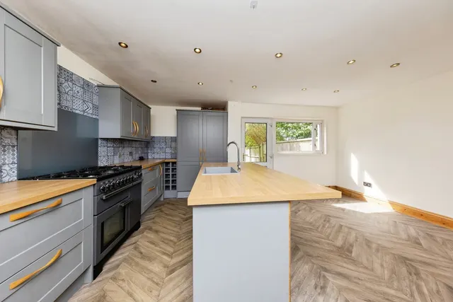 Causeway Street, Kidwelly, SA17, photo 2