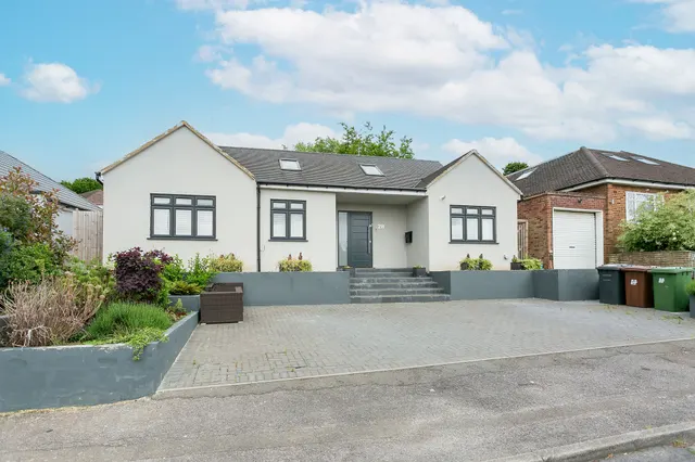 28 Richfield Road, Bushey, photo 1