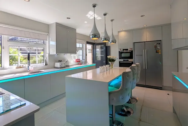 Commonfields, Woking, GU24, photo 3