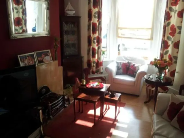 Photo 2 — Lichfield Rd, East Ham, E6 3LQ