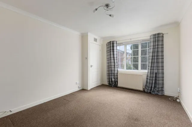 Photo 3 — Ewing Drive, Falkirk, FK2 7LT