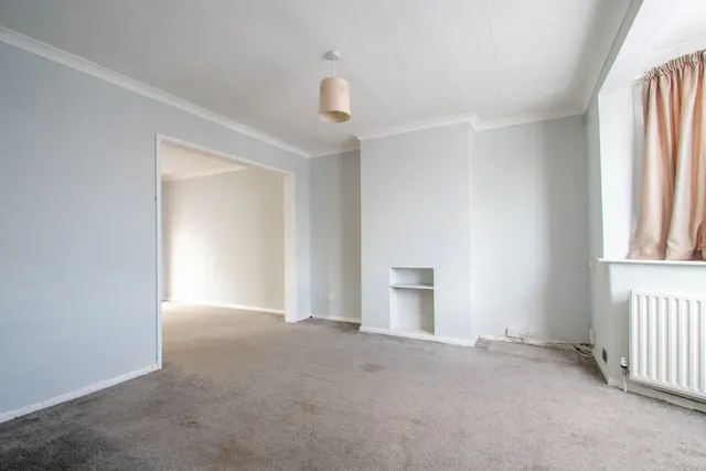 Photo 3 — Maylands Drive, Sidcup