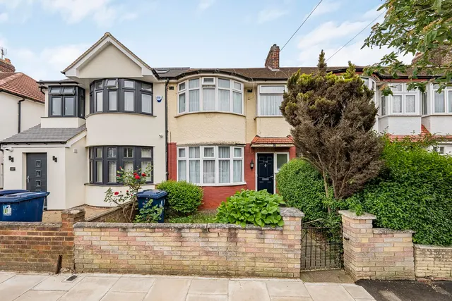 Ribblesdale Avenue, Northolt, photo 1