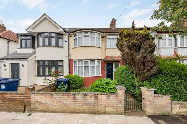Ribblesdale Avenue, Northolt, photo 1