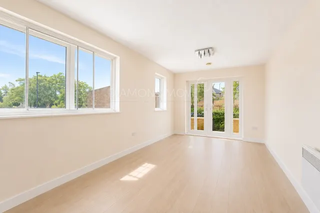 Photo 3 — Hedera Place, Hounslow, TW4 5BX