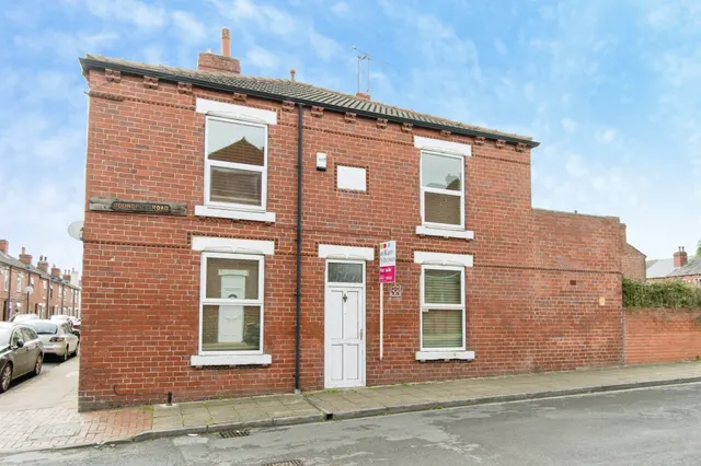 Roundhill Road, CASTLEFORD, photo 1
