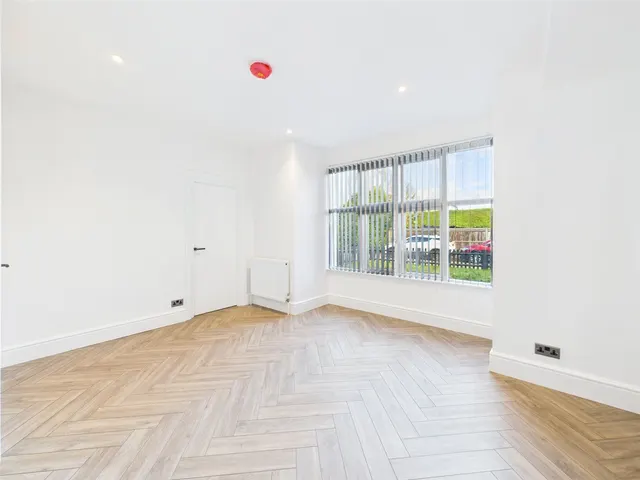 Elmers Drive, Teddington, TW11, photo 2