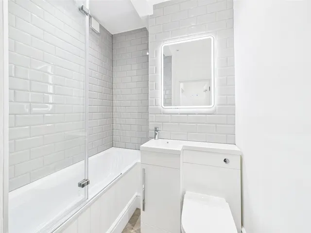 Elmers Drive, Teddington, TW11, photo 3