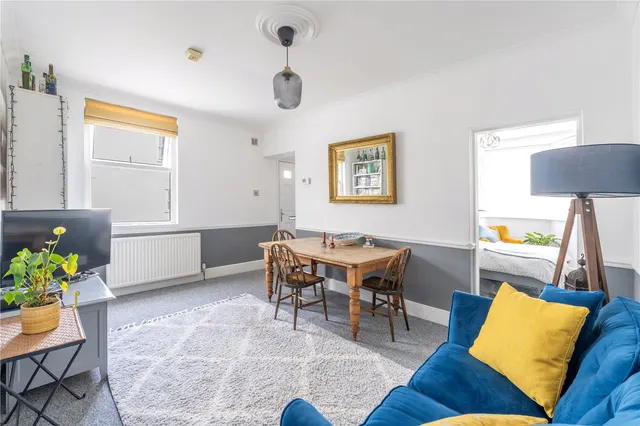 Gould Road, Twickenham, TW2 6RW, photo 1