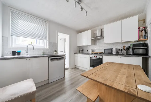 Photo 2 — Quarry Road, Tunbridge Wells, TN1 2EZ