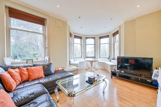 Photo 2 — Flat 5, 27 Montpelier Road, London