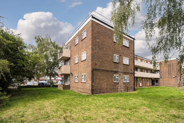 Hampton Road West, TW13, photo 1