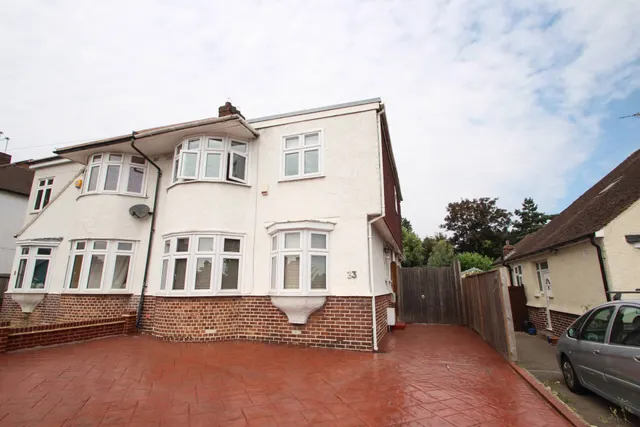 Lingfield Crescent, London, photo 1