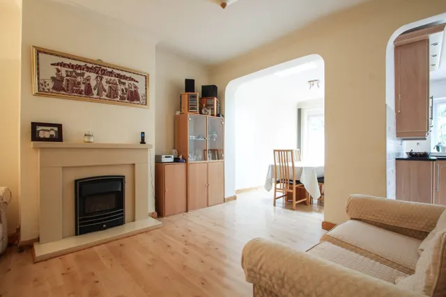 Photo 3 — Lingfield Crescent, London