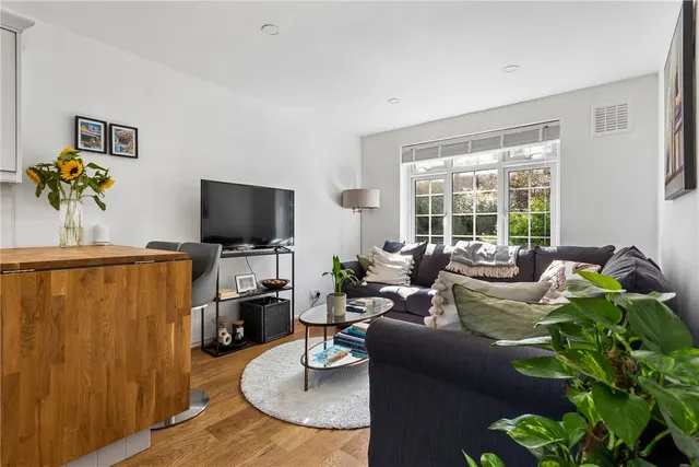Ashdown Way, London, SW17, photo 2