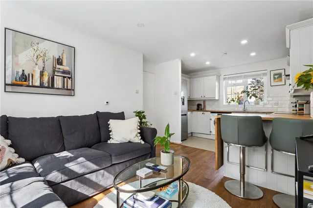 Ashdown Way, London, SW17, photo 1