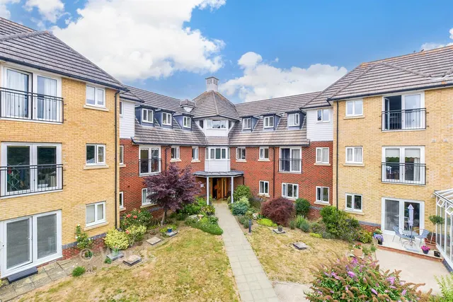 Hoxton Close, Ashford, TN23, photo 1