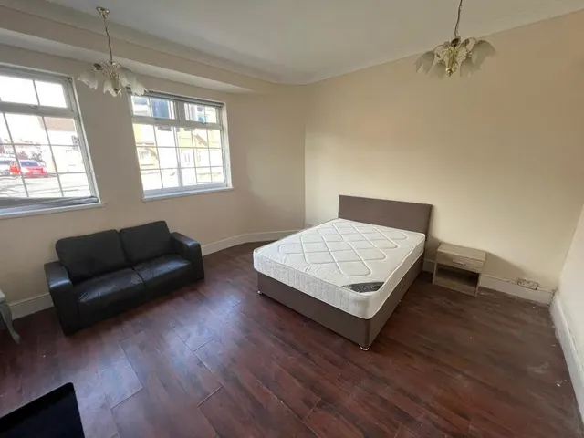 Ladysmith Road, Grimsby, DN32, photo 1