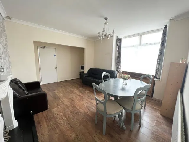 Ladysmith Road, Grimsby, DN32, photo 3