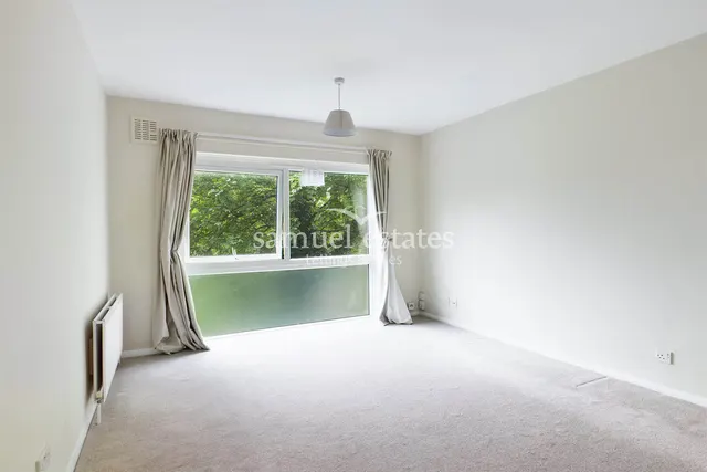 Photo 3 — 71 Lawrie Park Road, London, SE26 6EY