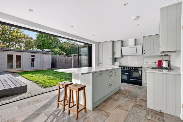 Woodlands Park, Addlestone KT15 1AG, photo 1